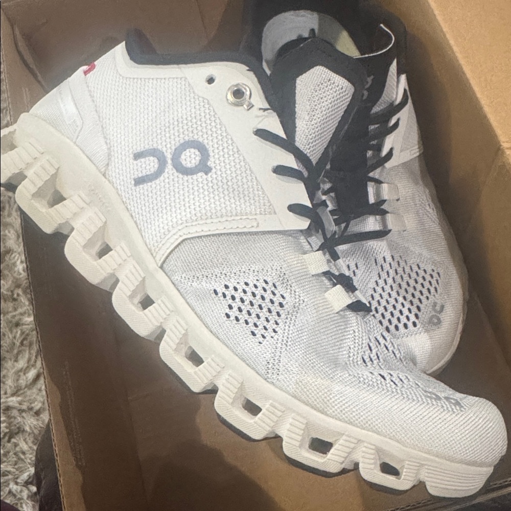 White Athletic Sneakers Size 8W - Picture 2 of 4